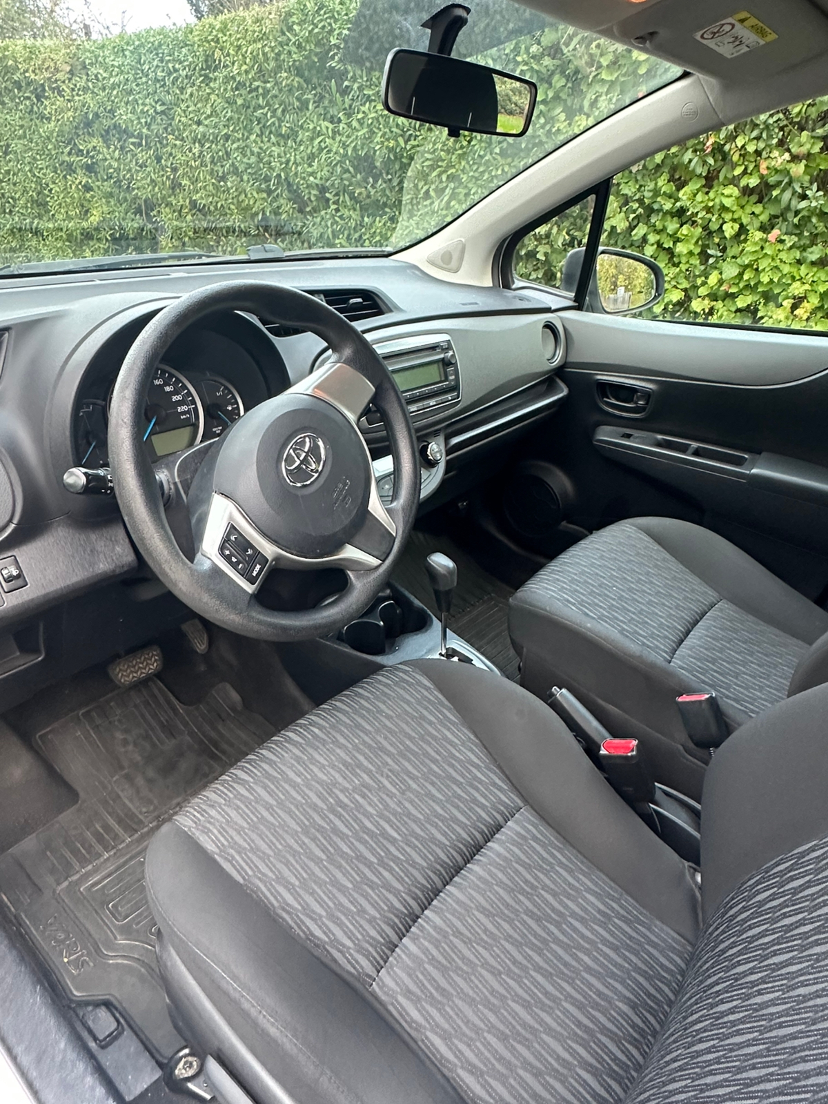 Toyota Yaris 1.5 Hybrid 2014, bild 4/7