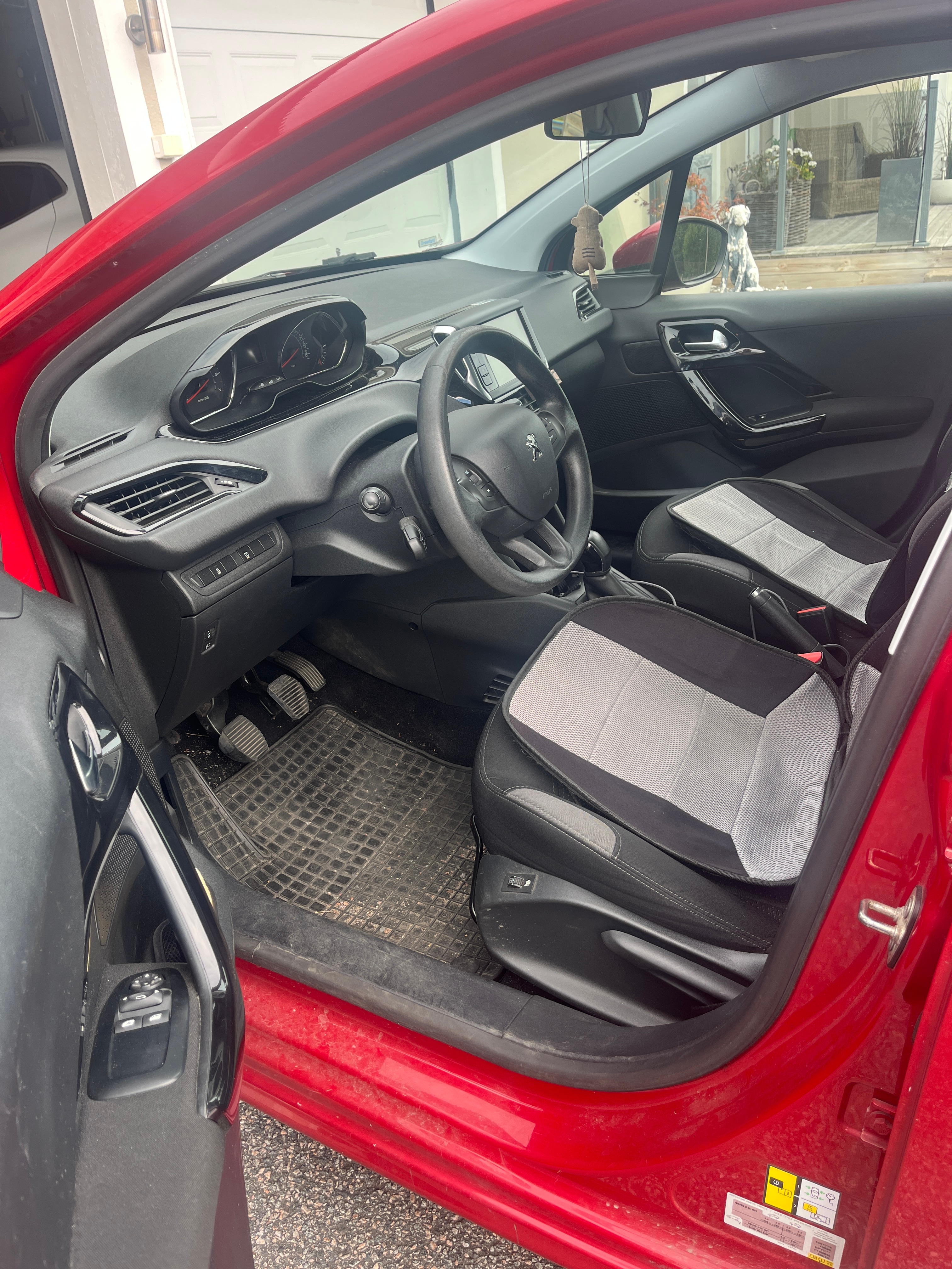 Peugeot 208 1.2 PureTech 82 2014, bild 6/8