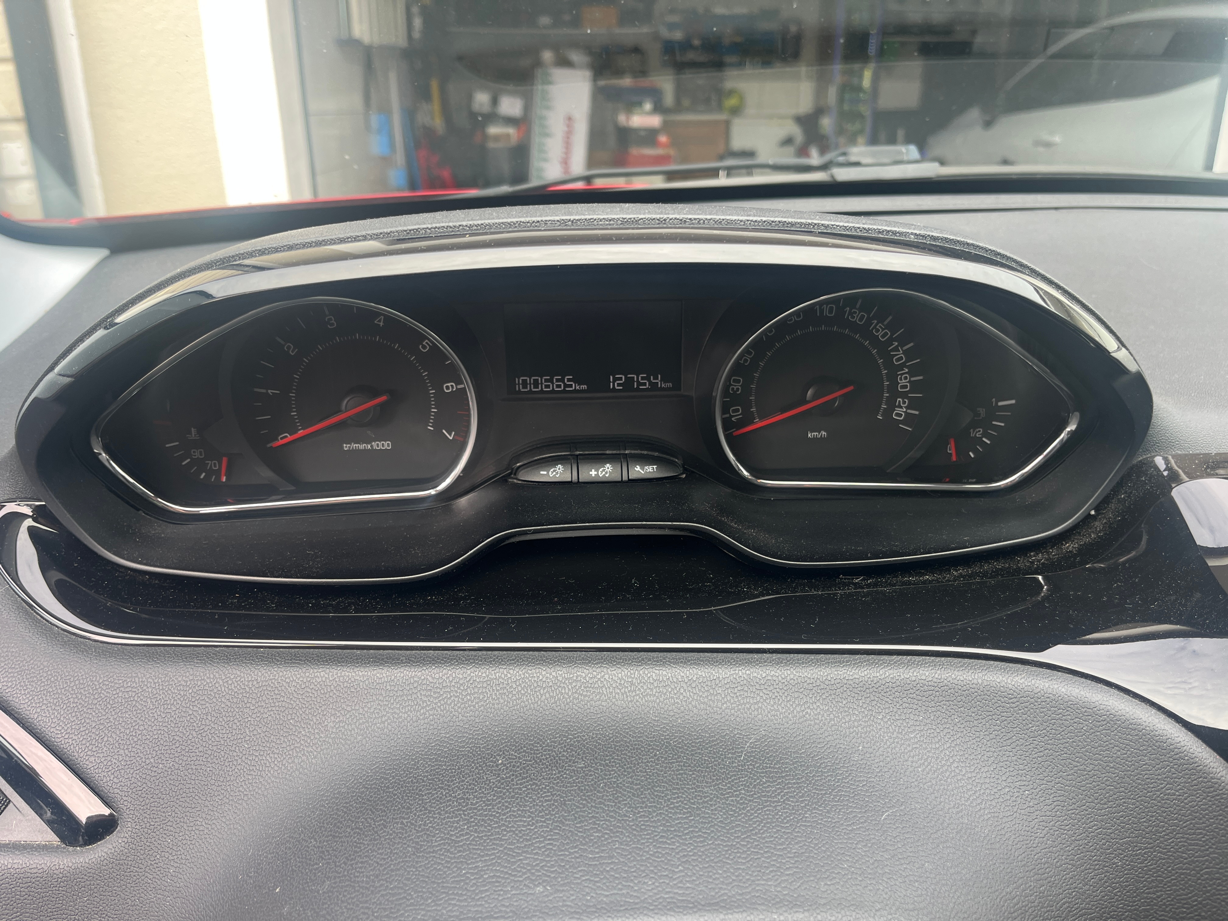 Peugeot 208 1.2 PureTech 82 2014, bild 8/8