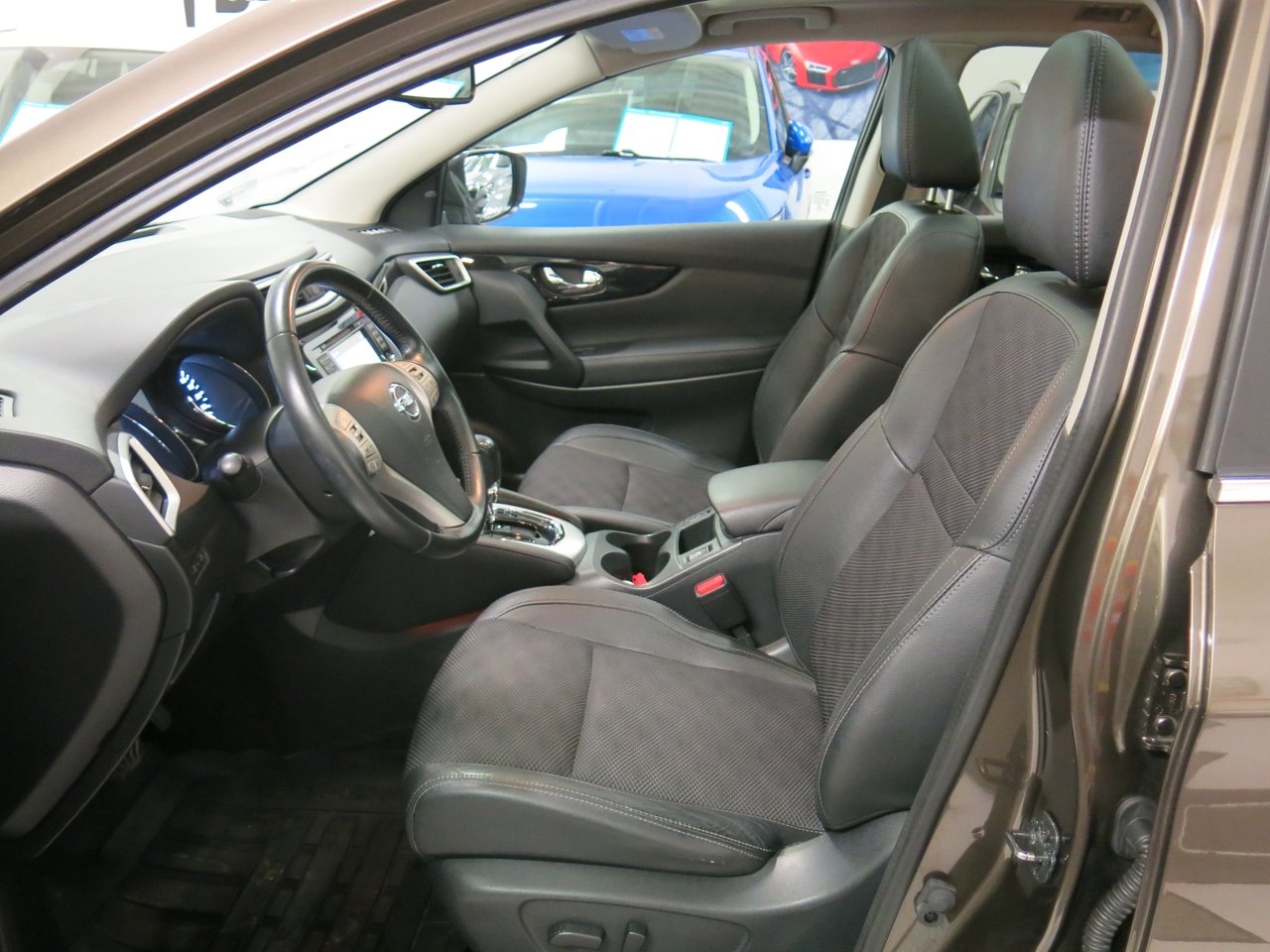 Nissan Qashqai 1.2 DIG-T Tekna 360° 2015, bild 7/10