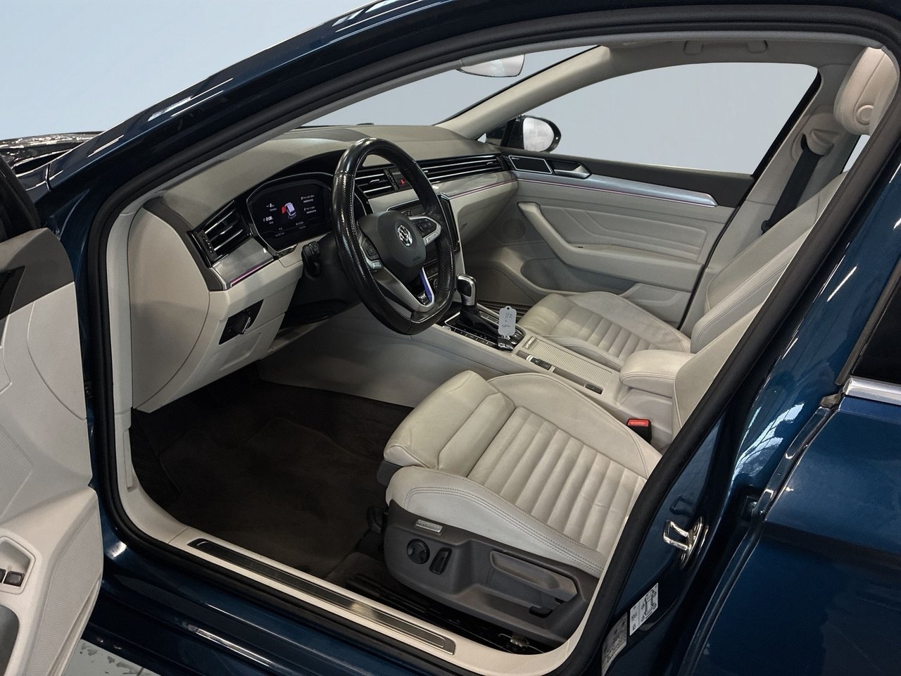 Volkswagen Passat GTE 2020, bild 7/10
