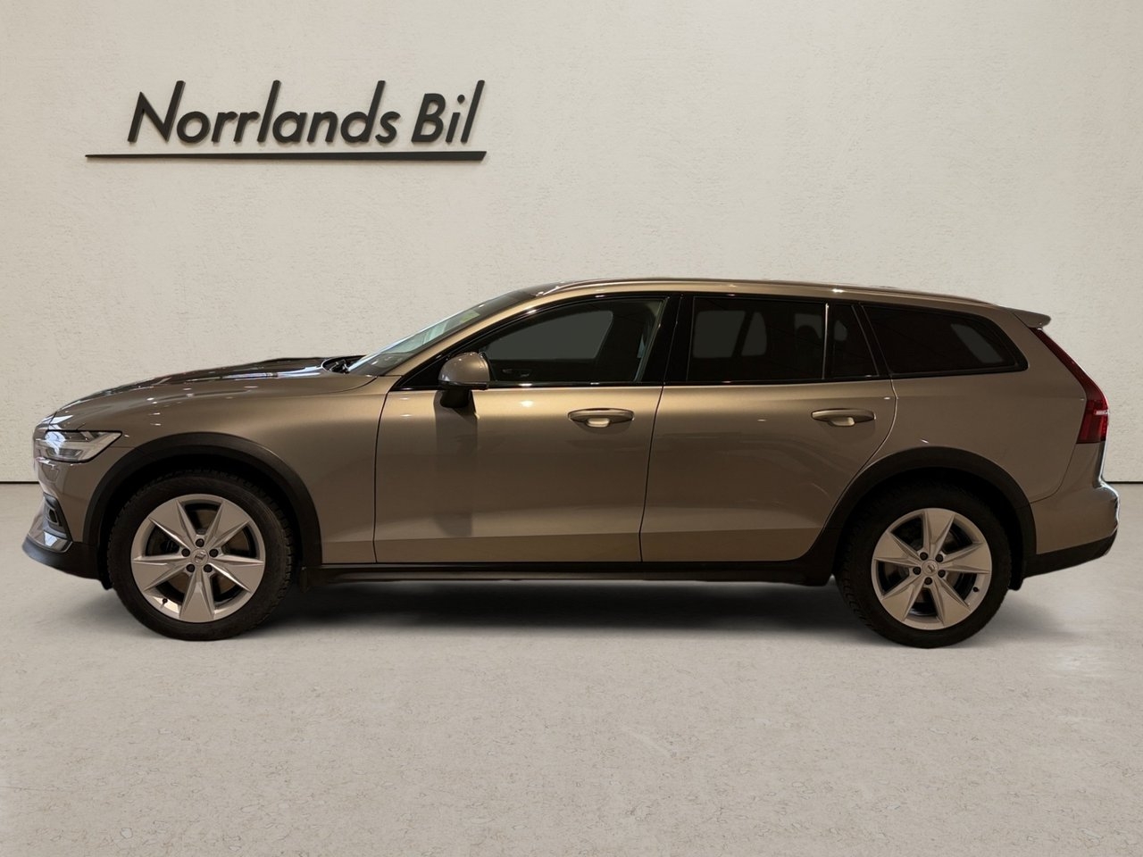Volvo V60 Cross Country D4 2020, bild 2/10