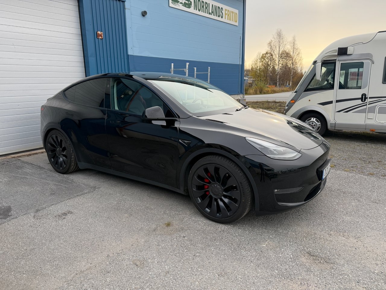 Tesla Model Y 2024, bild 2/2