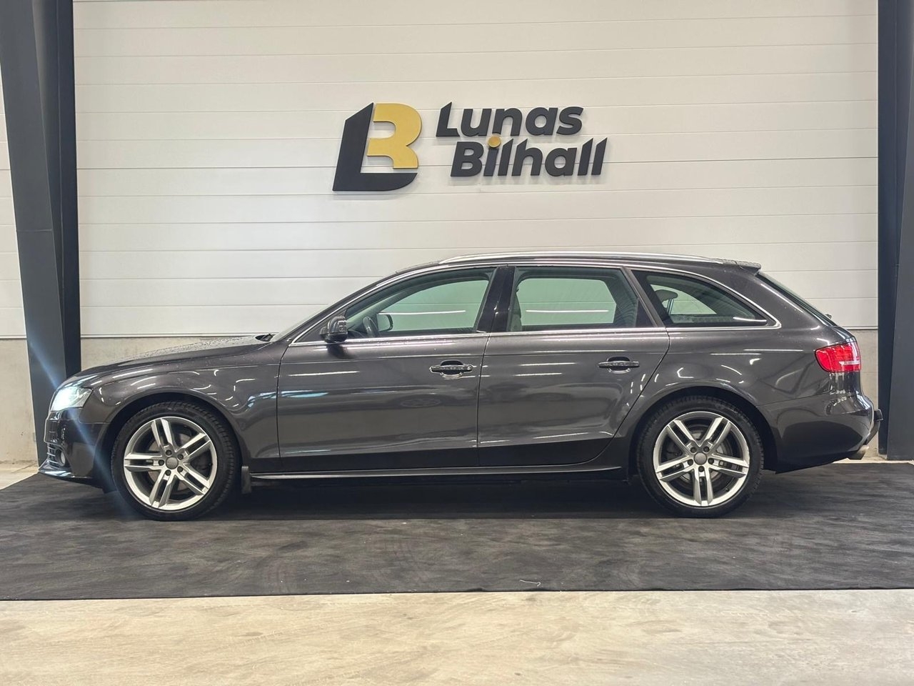 Audi A4 2.0 TFSI flexible fuel 2011, bild 3/10