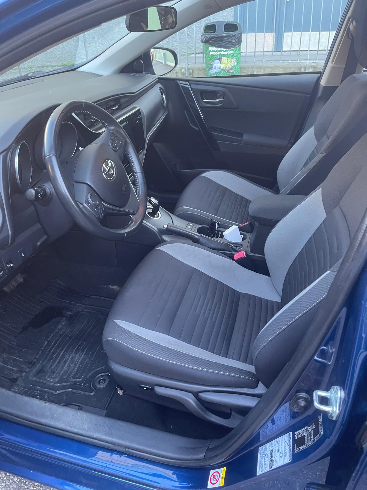 Toyota Auris Hybrid e-CVT 2016, bild 2/4