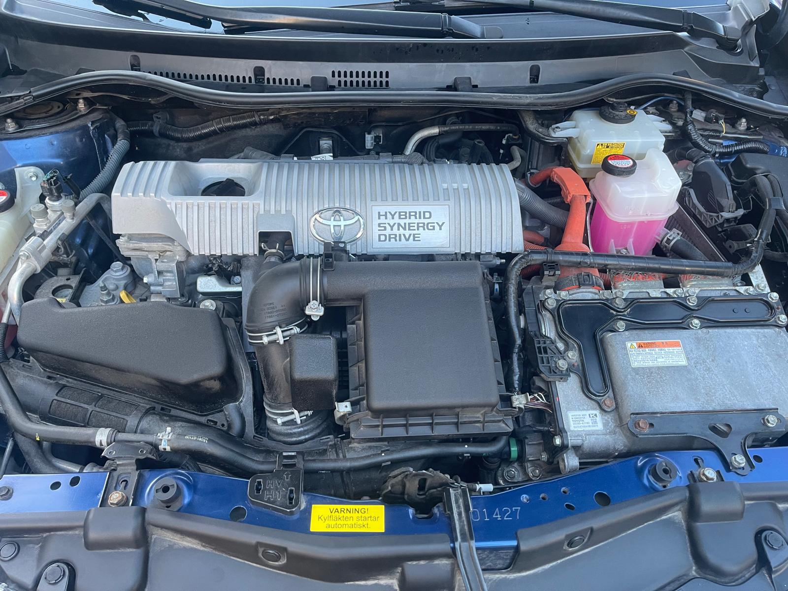 Toyota Auris Hybrid e-CVT 2016, bild 3/4
