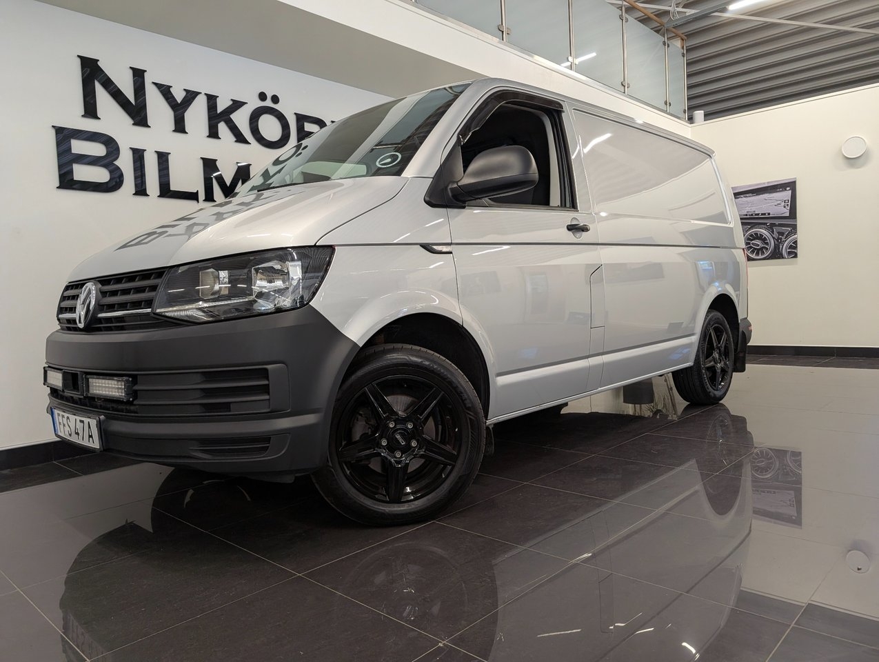 Volkswagen Transporter 2.0 TDI 2019, bild 2/10