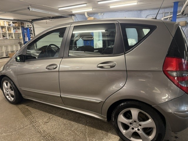 Mercedes-Benz A 200 5-dörrars CVT 2005, photo 2/7