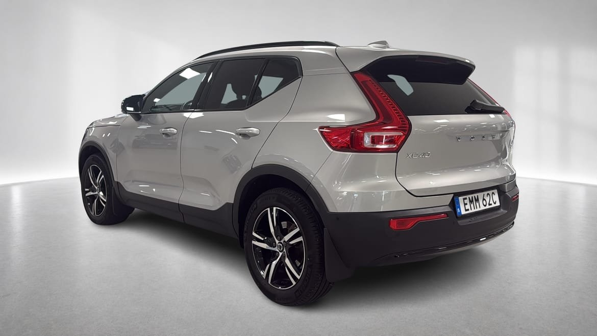 Volvo XC40 B3 FWD Bensin Plus Dark 2025, bild 2/10