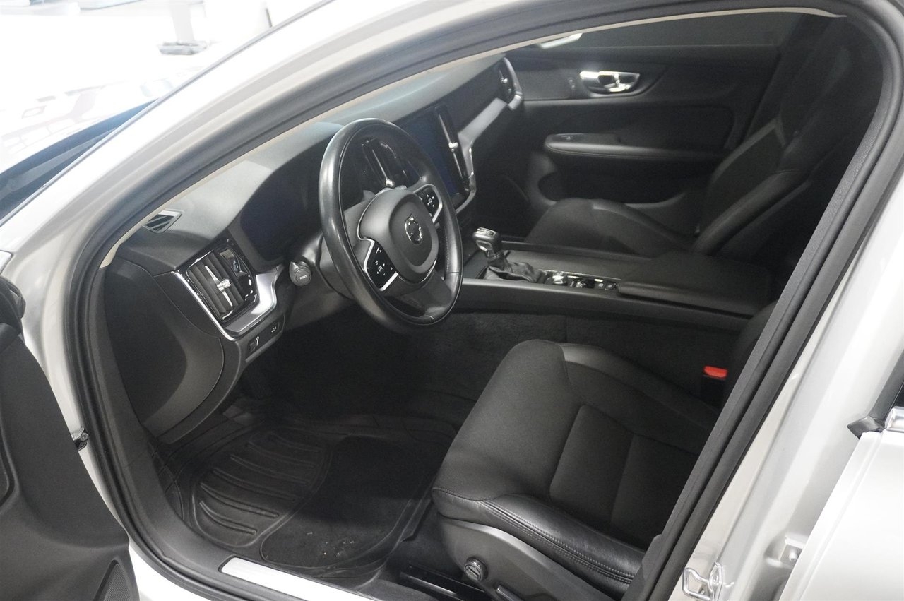 Volvo V60 D3 Momentum Advanced Edition 2020, kuva 2/10
