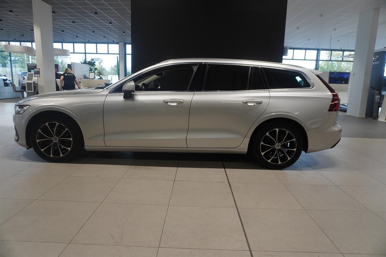 Volvo V60 D3 Momentum Advanced Edition 2020, kuva 3/10