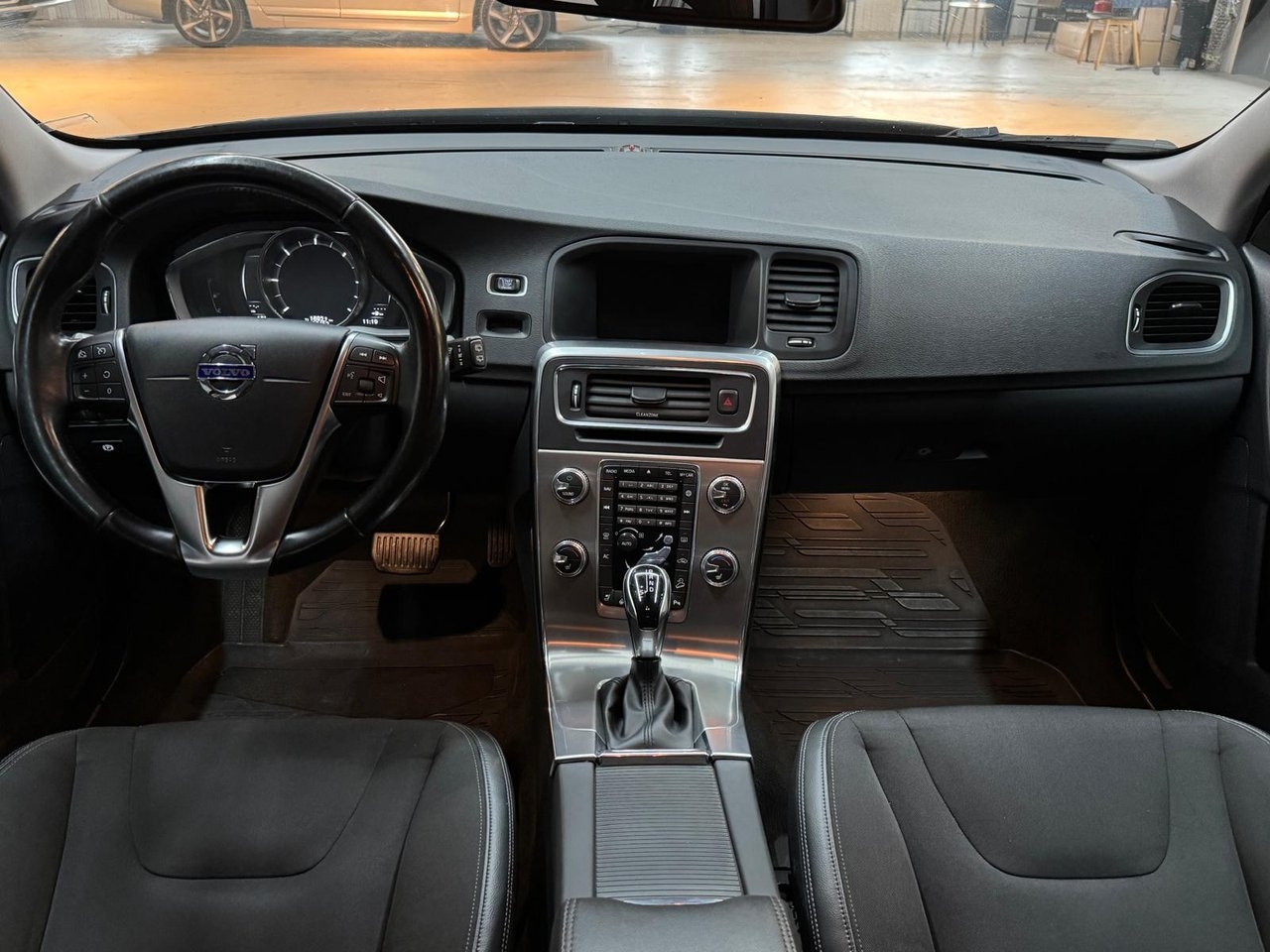 Volvo V60 Cross Country 2018, bild 6/10