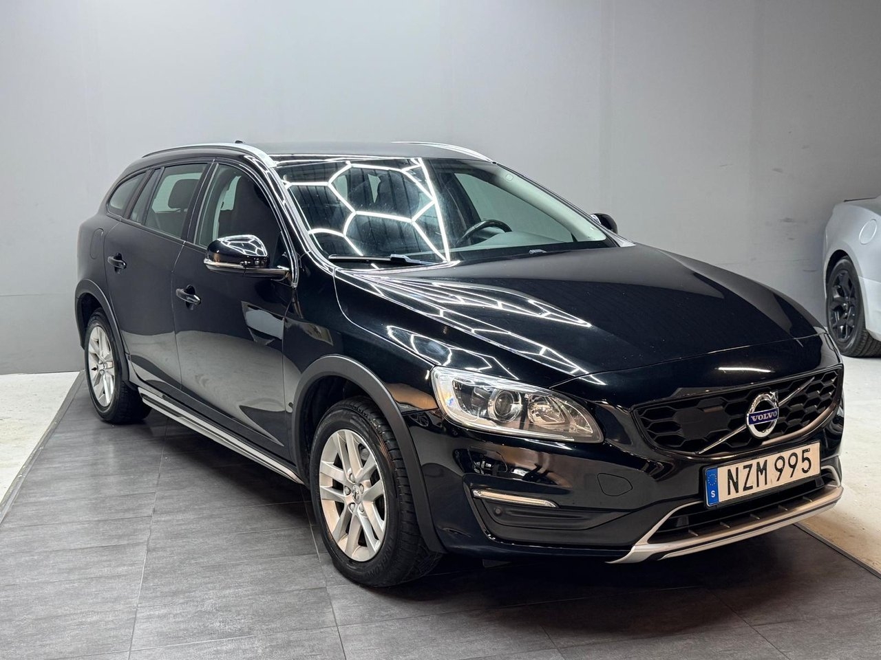 Volvo V60 Cross Country 2018, bild 2/10