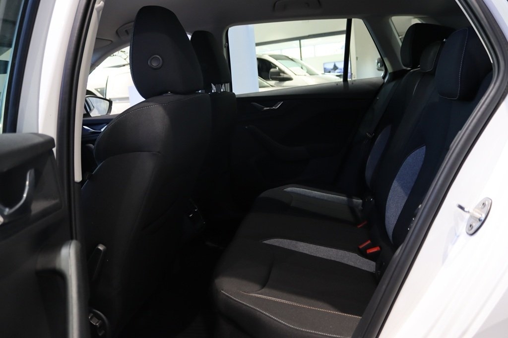 Skoda Kamiq 1.0 TSI 2024, bild 6/10