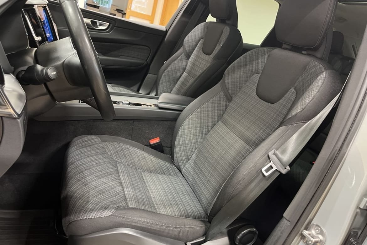Volvo XC60 T6 Core Edition 2024, bild 6/24
