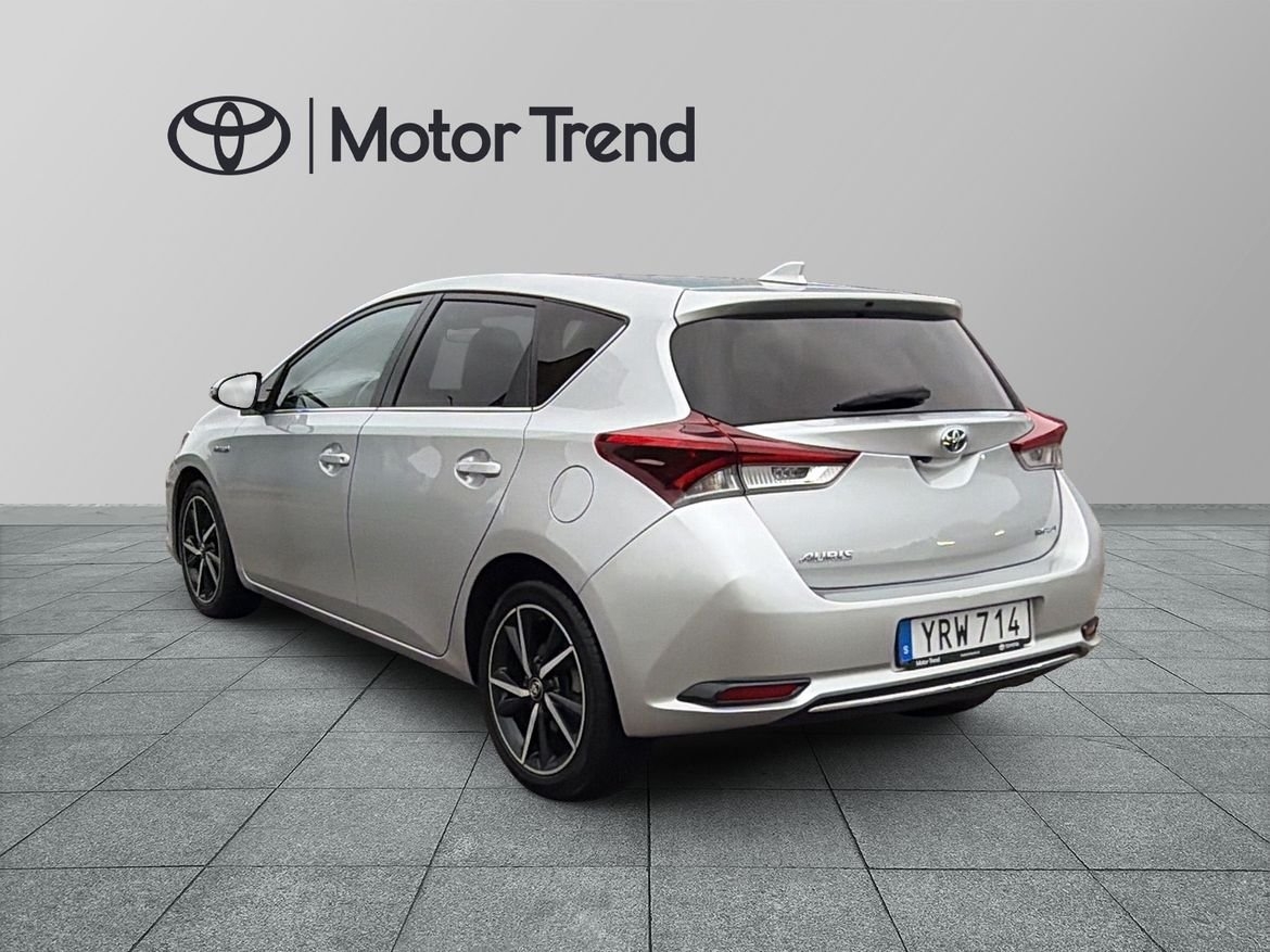 Toyota Auris 1.8 Hybrid Intense 2017, photo 3/21