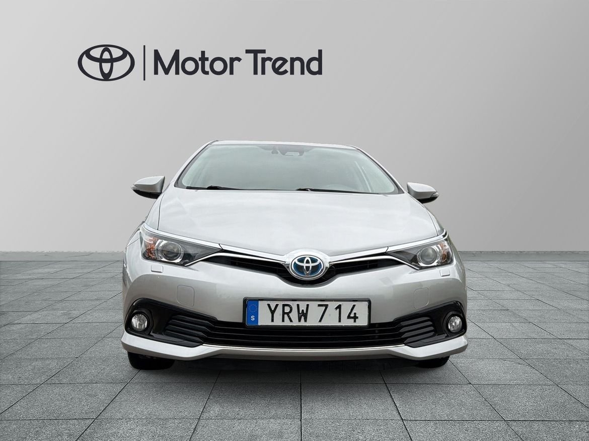 Toyota Auris 1.8 Hybrid Intense 2017, photo 6/21