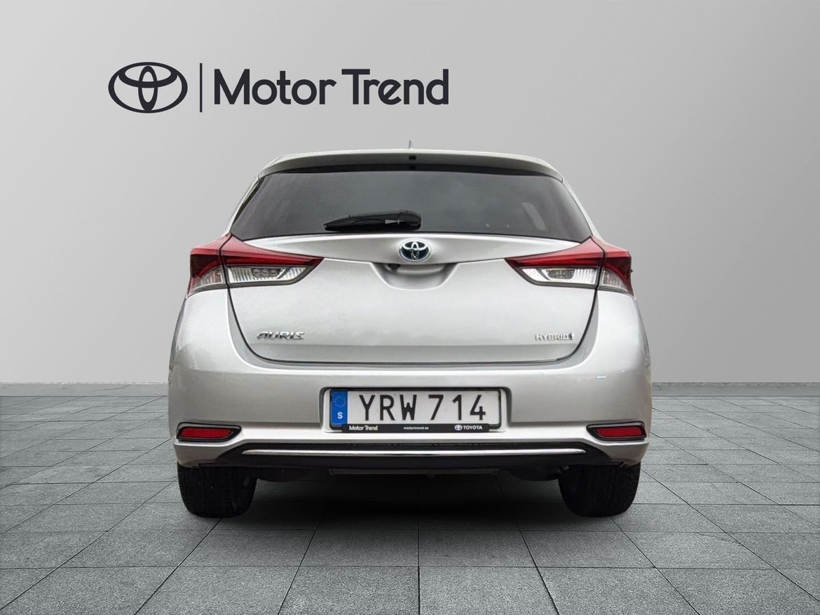 Toyota Auris 1.8 Hybrid Intense 2017, photo 5/21