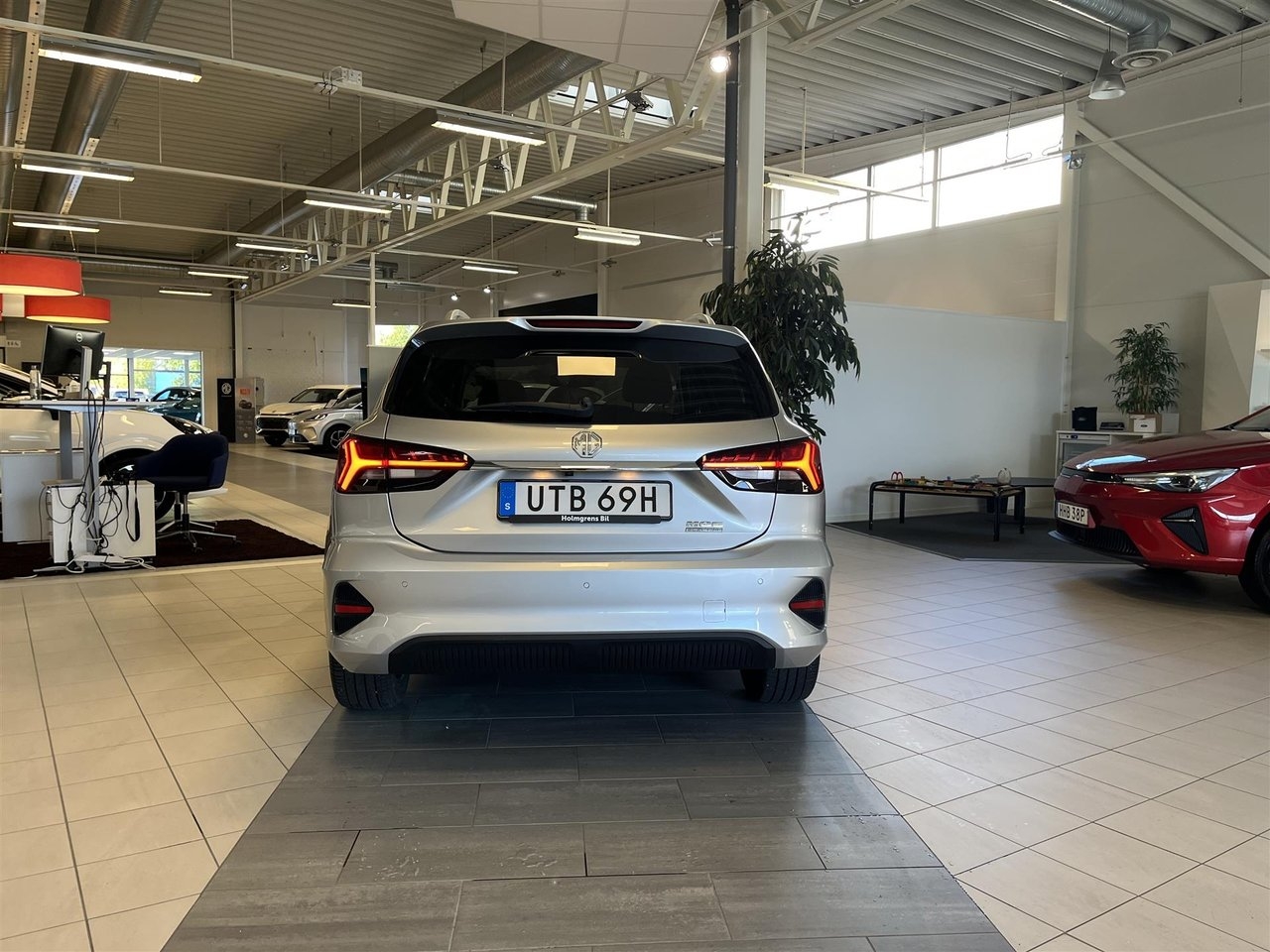 MG MG5 Electric Maximum Range Luxury 2022, kuva 4/5