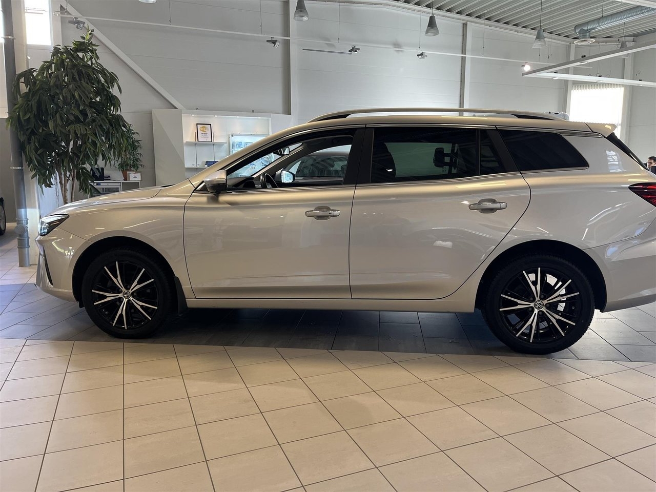 MG MG5 Electric Maximum Range Luxury 2022, kuva 3/5