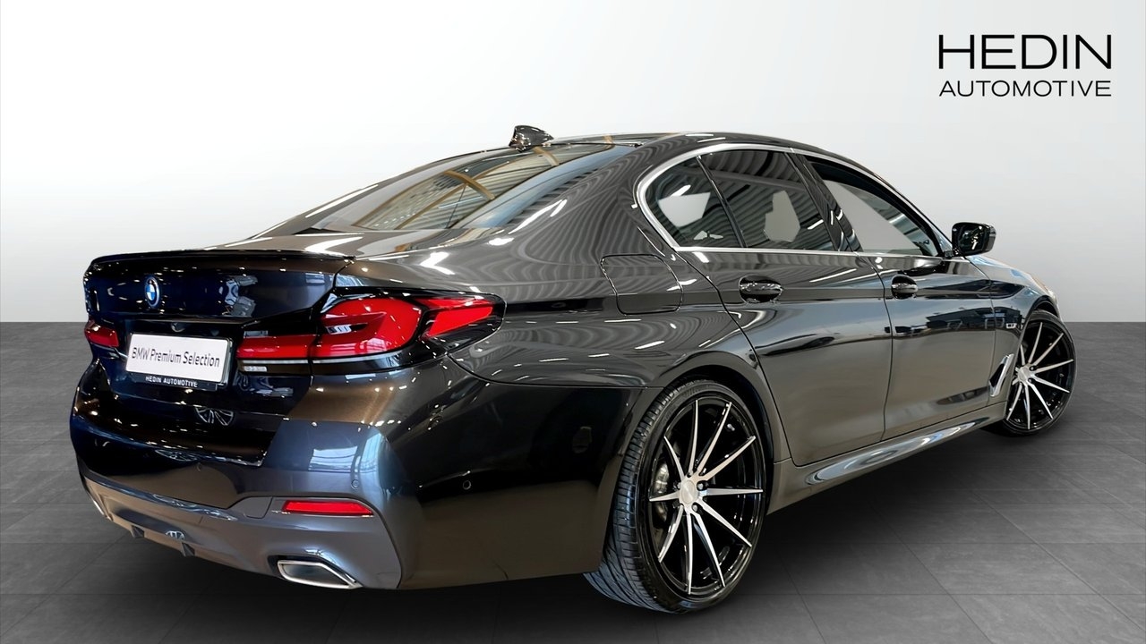 BMW 545 e xDrive M-Sport Drag 2023, bild 2/10