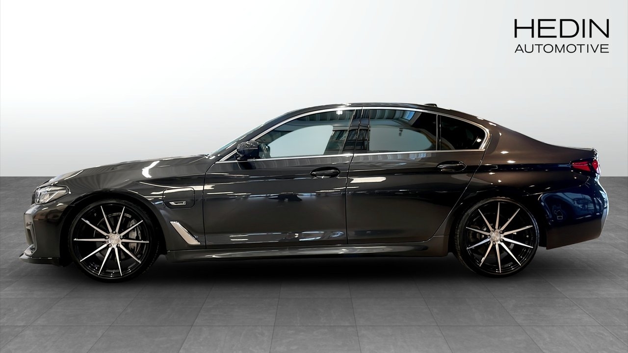 BMW 545 e xDrive M-Sport Drag 2023, bild 6/10