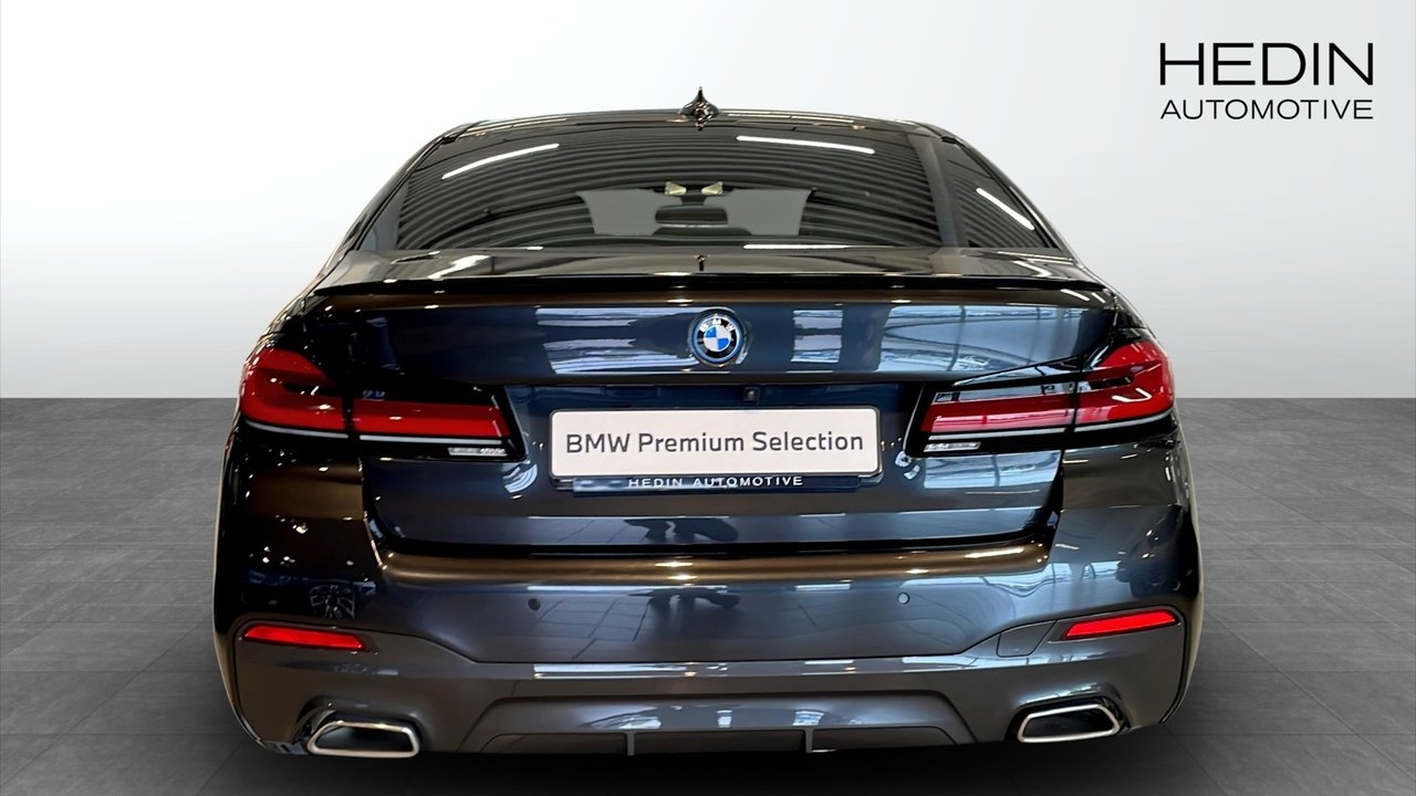 BMW 545 e xDrive M-Sport Drag 2023, bild 7/10
