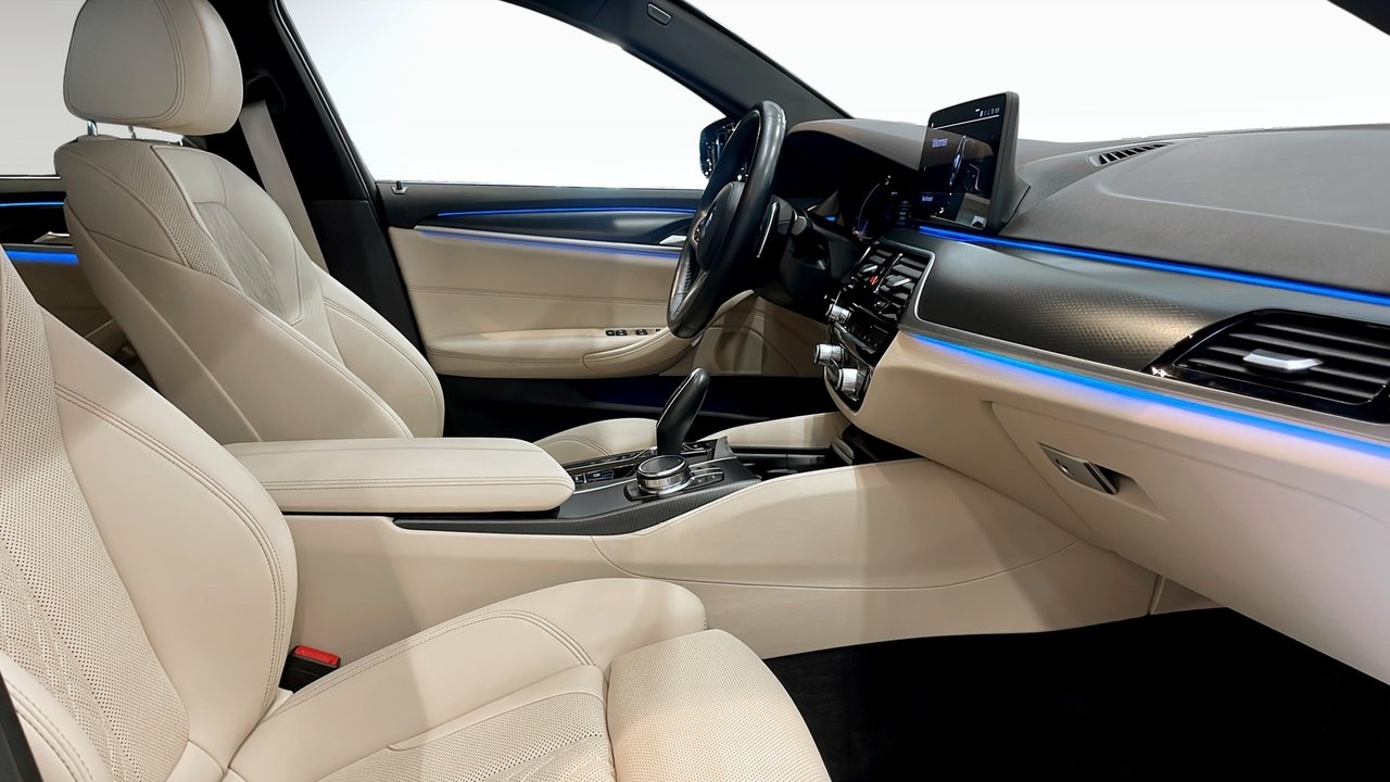 BMW 545 e xDrive M-Sport Drag 2023, bild 3/10