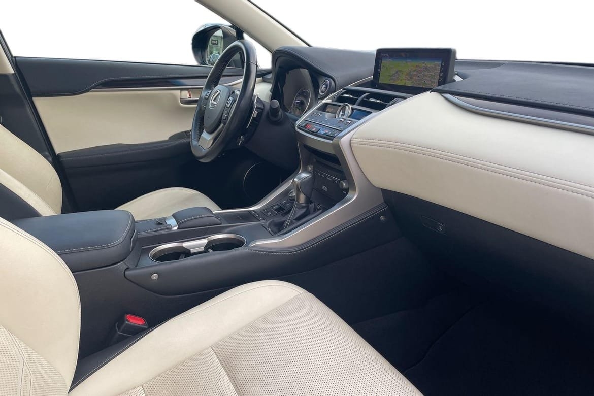 Lexus NX 300h Luxury 2018, bild 6/10