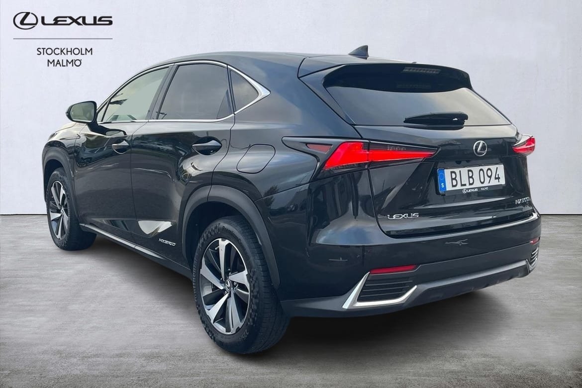 Lexus NX 300h Luxury 2018, bild 2/10