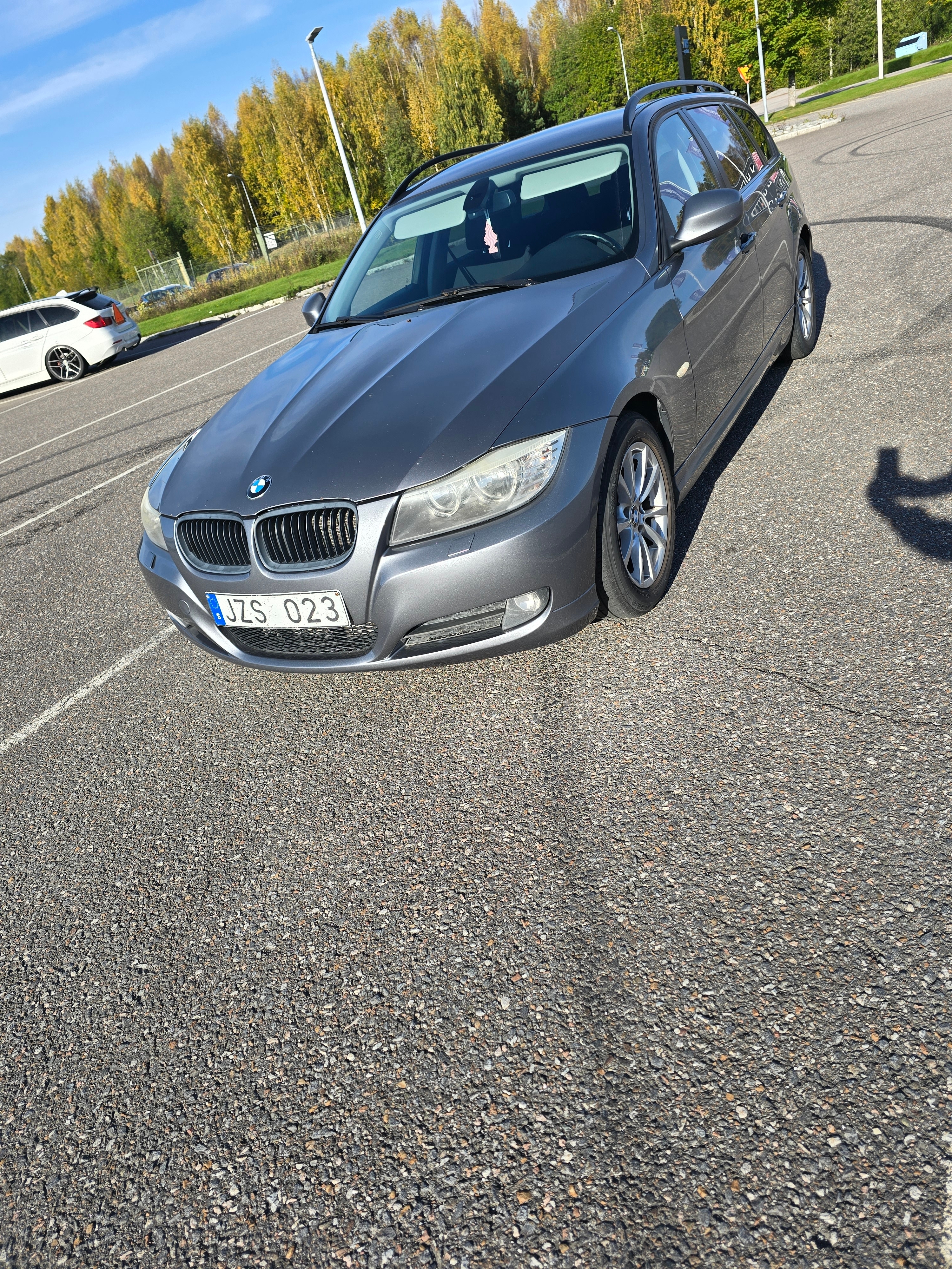 BMW 320d 2010, photo 3/4