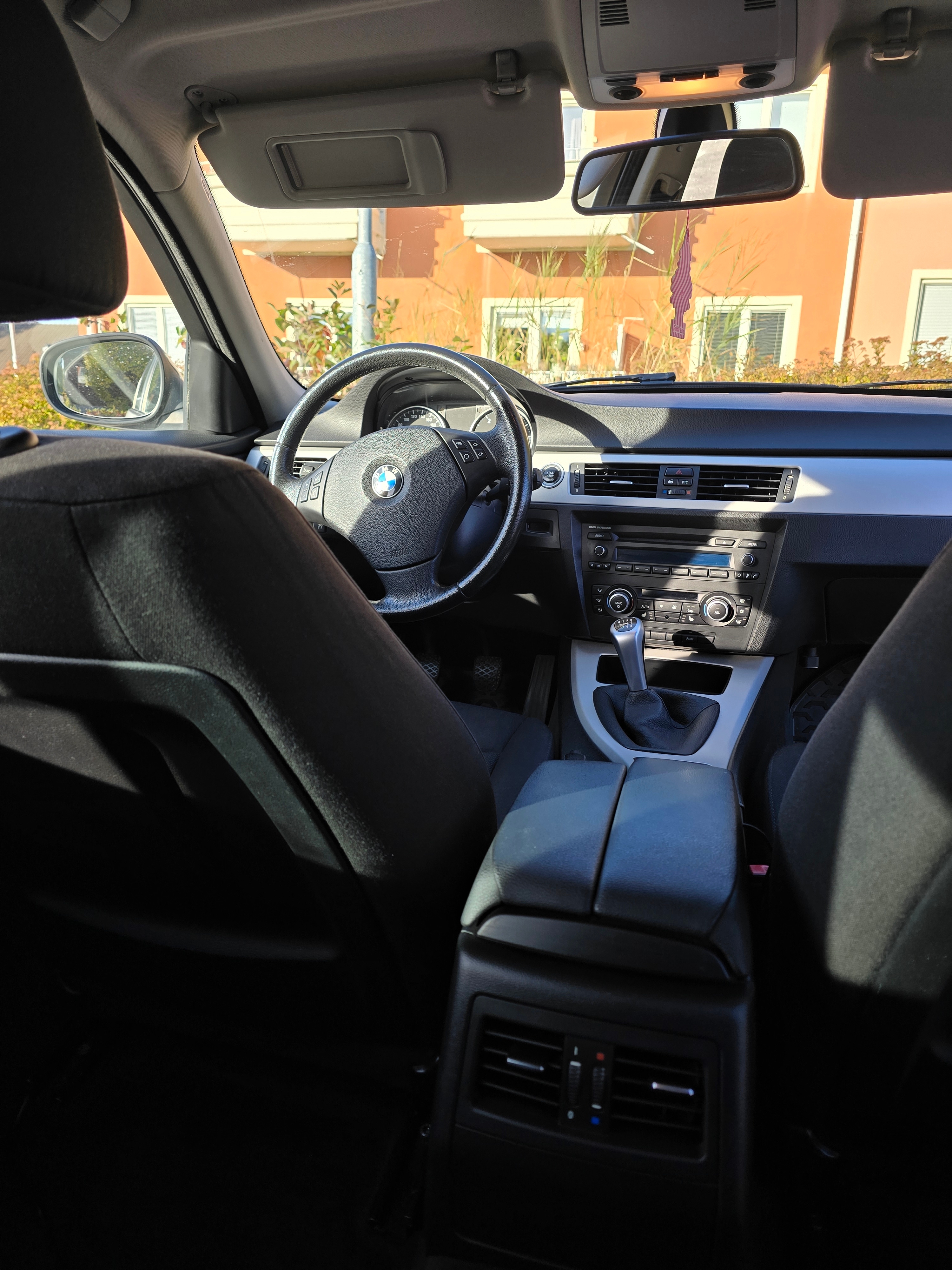BMW 320d 2010, photo 4/4