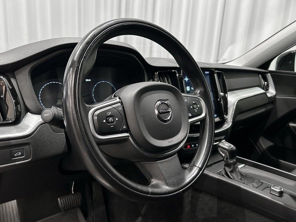 Volvo XC60 D4 Momentum 2019, bild 9/10