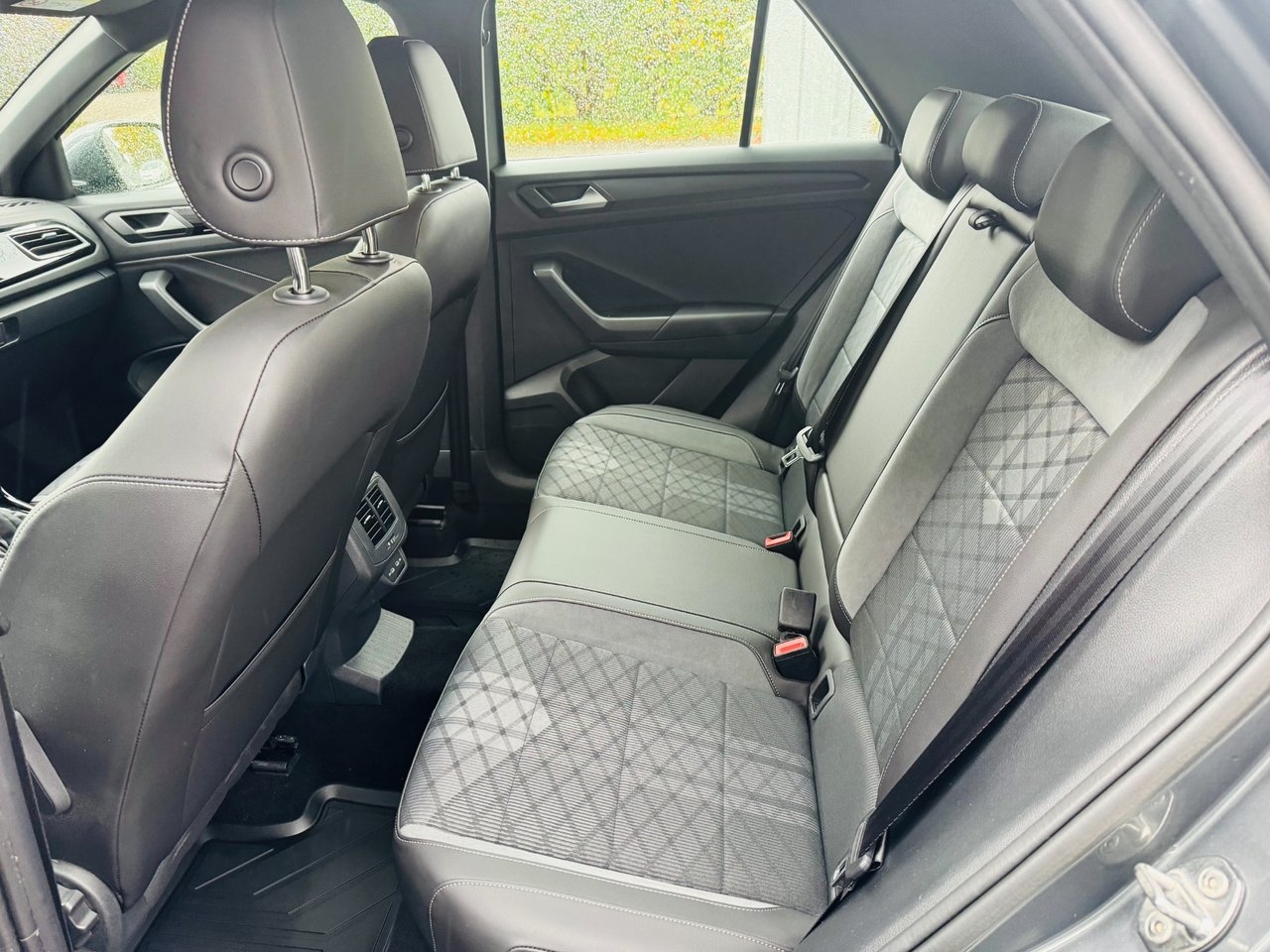 Volkswagen T-Roc 2.0 TDI SCR R-Line 2022, photo 7/10