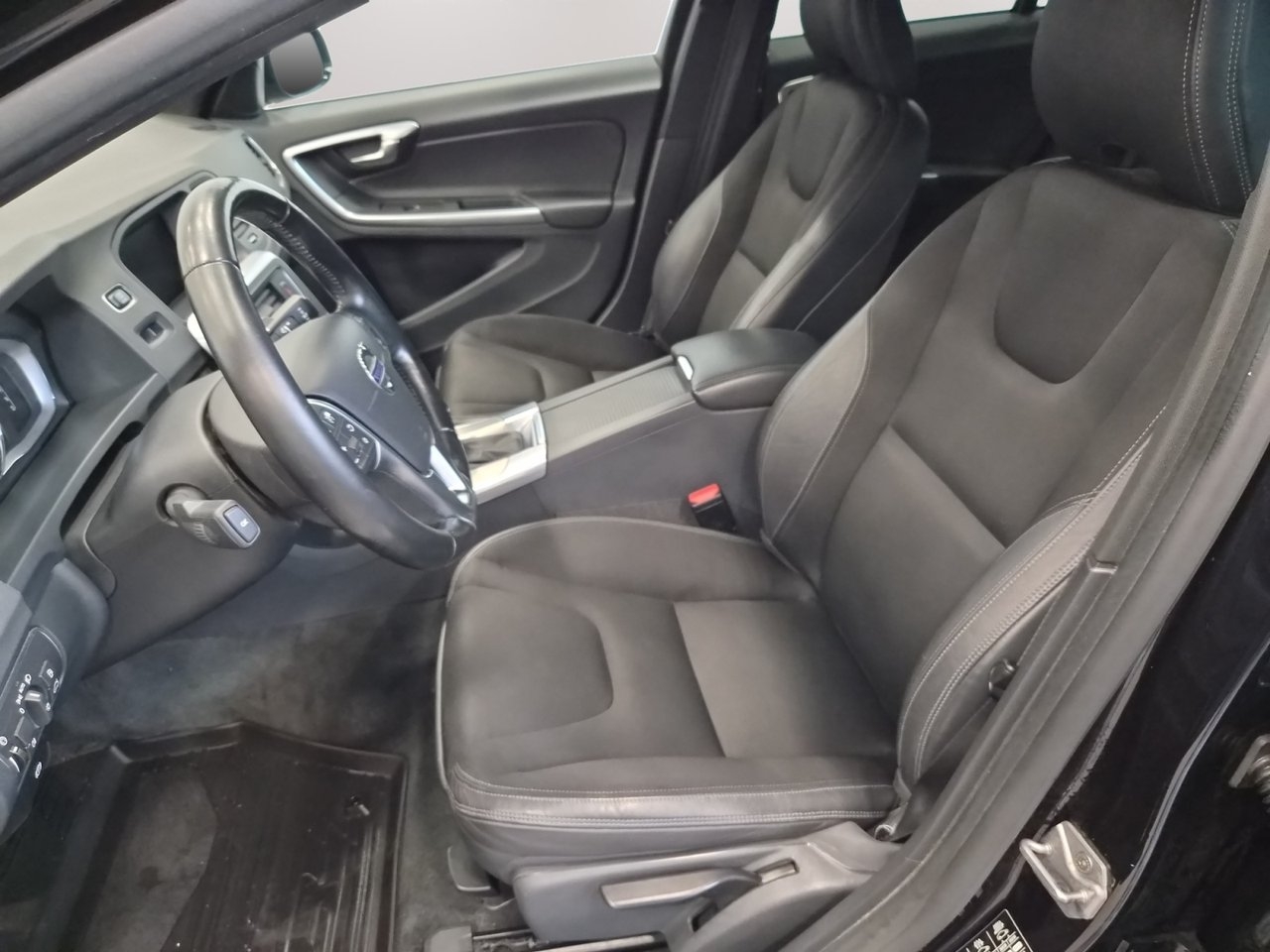 Volvo S60 Cross Country D4 Plus Classic 2018, photo 10/10