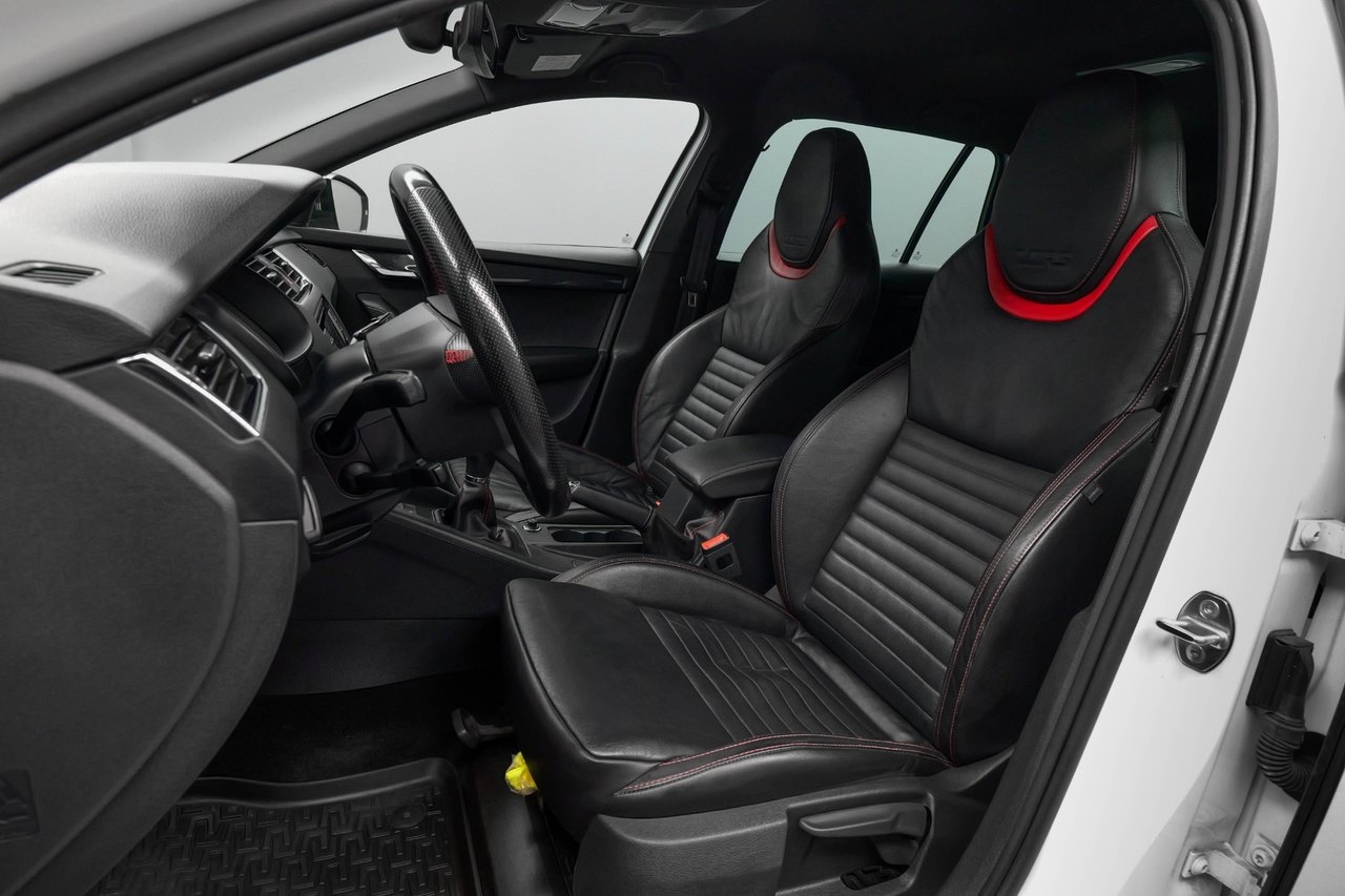 Skoda Octavia RS 220 2017, bild 5/10
