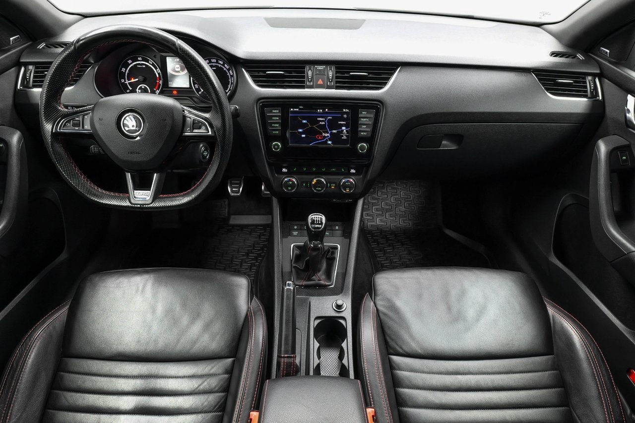 Skoda Octavia RS 220 2017, bild 2/10