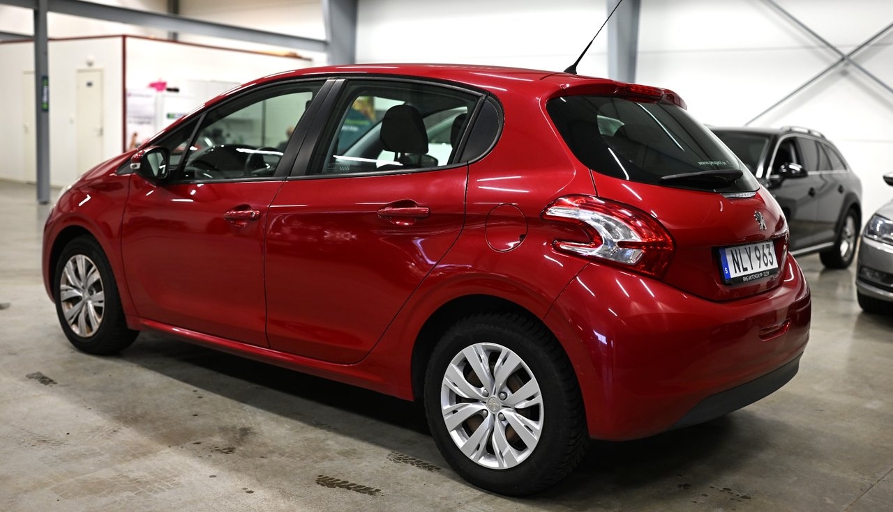 Peugeot 208 1.2 PureTech 82 2015, kuva 7/10