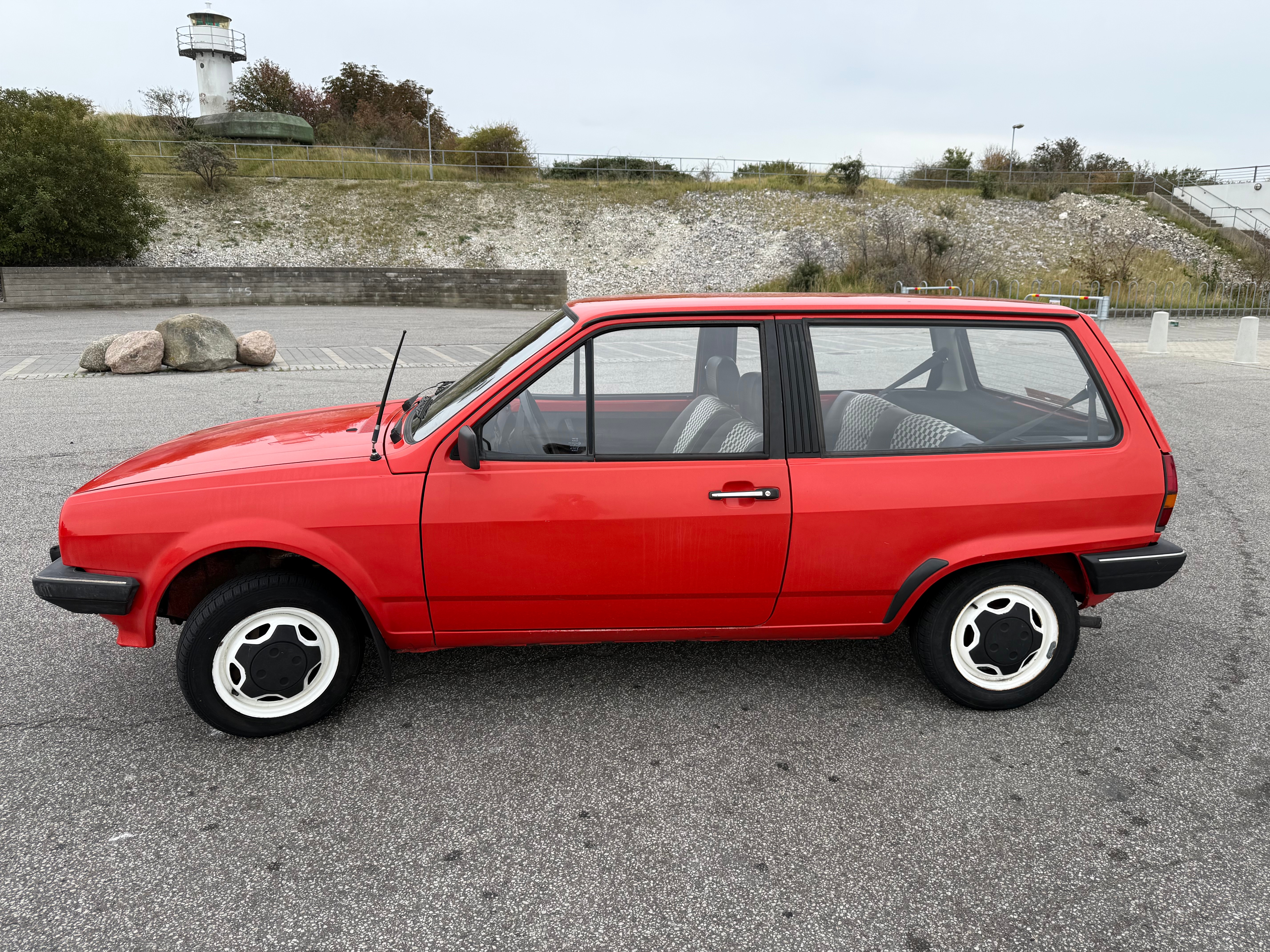 Volkswagen Polo 1.3 Manuell 1982, bild 2/8