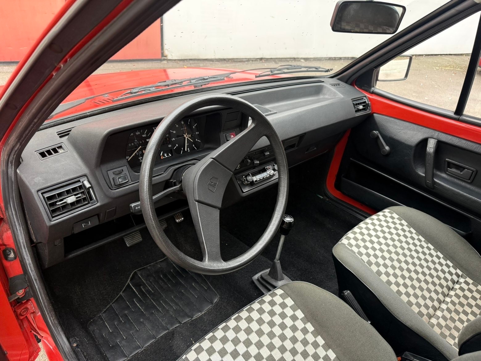 Volkswagen Polo 1.3 Manuell 1982, bild 6/8