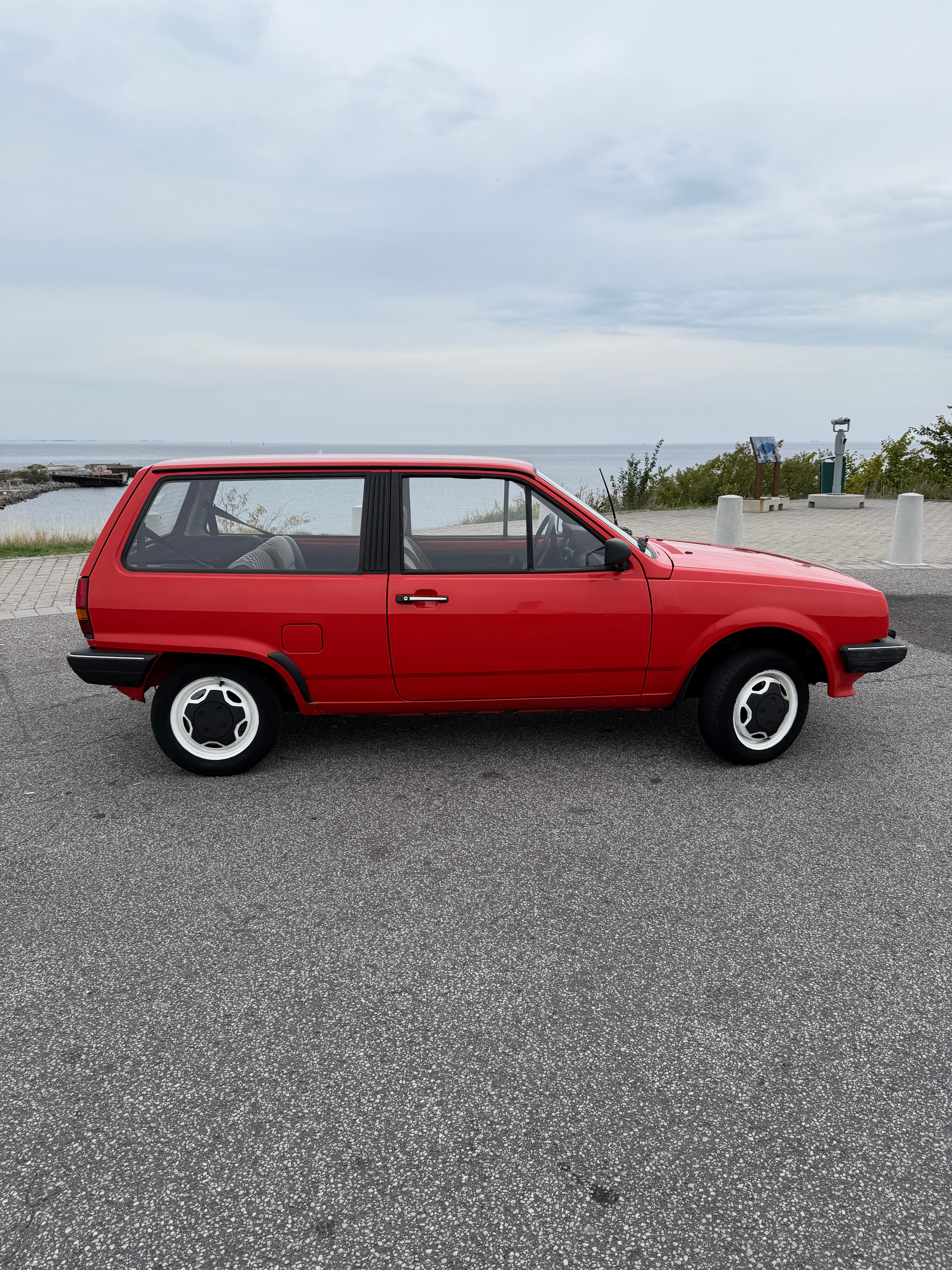Volkswagen Polo 1.3 Manuell 1982, bild 3/8