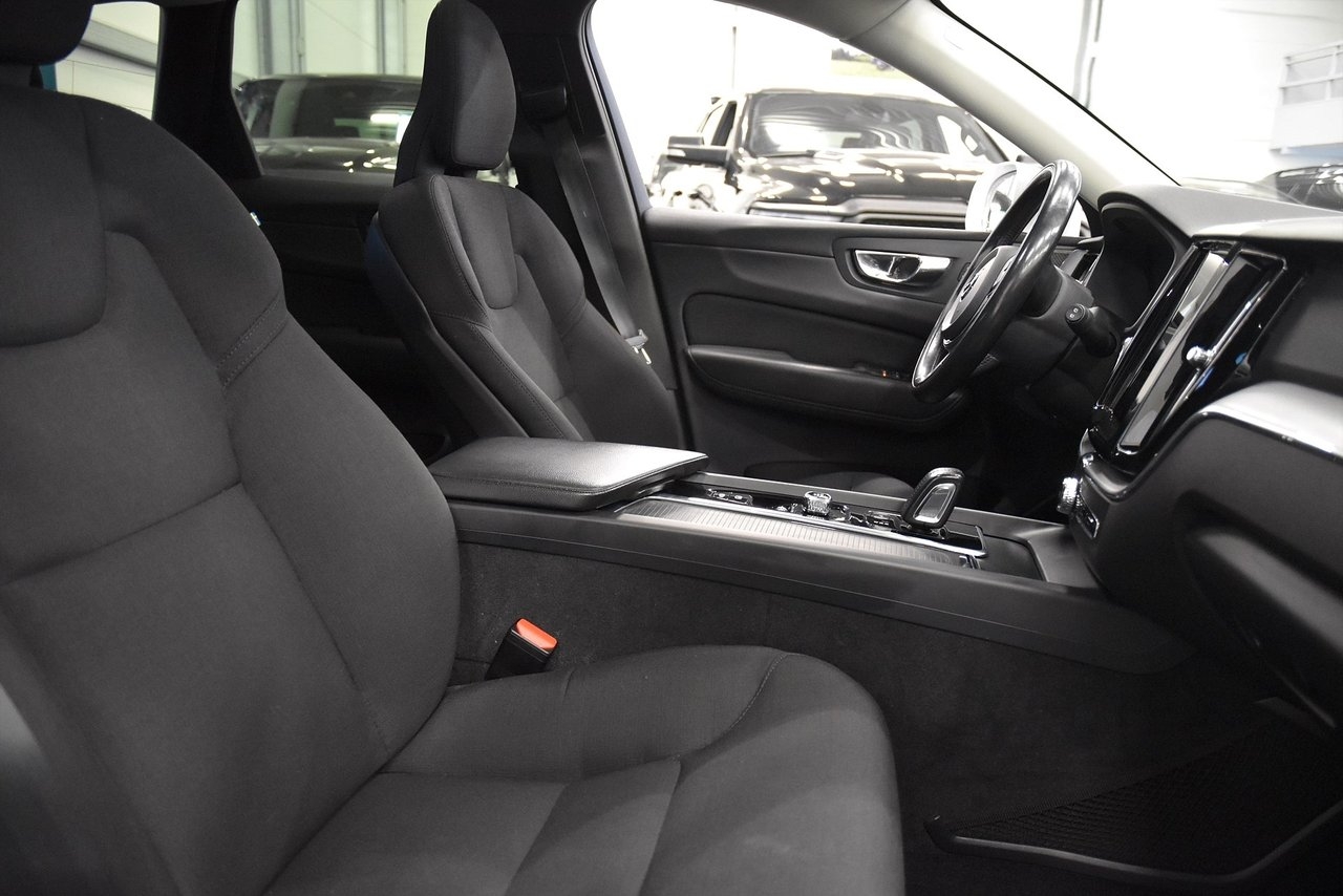 Volvo XC60 T6 Momentum Advanced 2021, bild 10/10