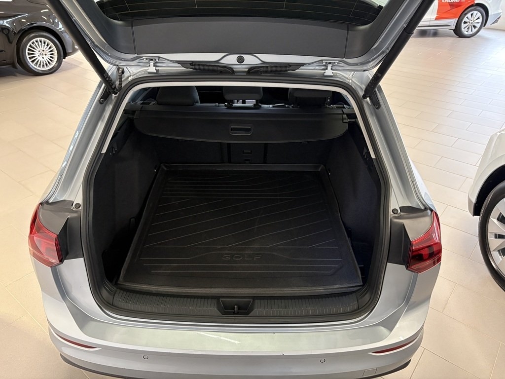 Volkswagen Golf 1.5 eTSI Life 2025, kuva 8/8
