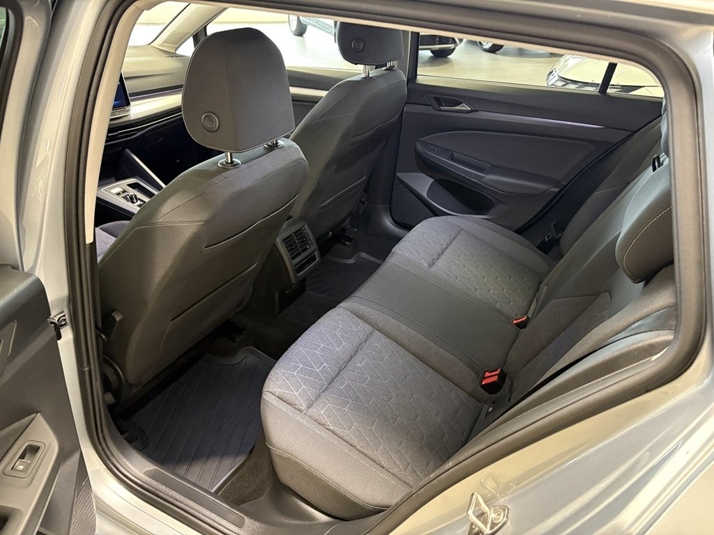 Volkswagen Golf 1.5 eTSI Life 2025, kuva 7/8