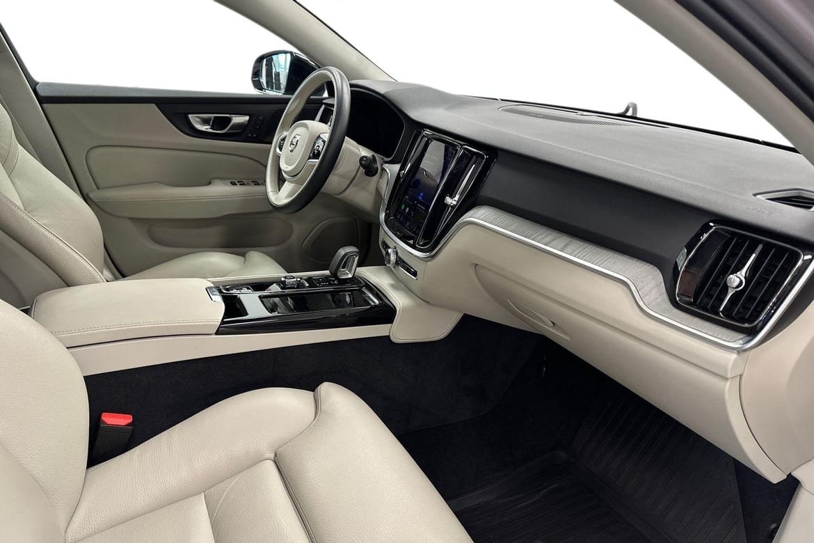 Volvo V60 T6 Plus Dark Nordic 2026, bild 7/10