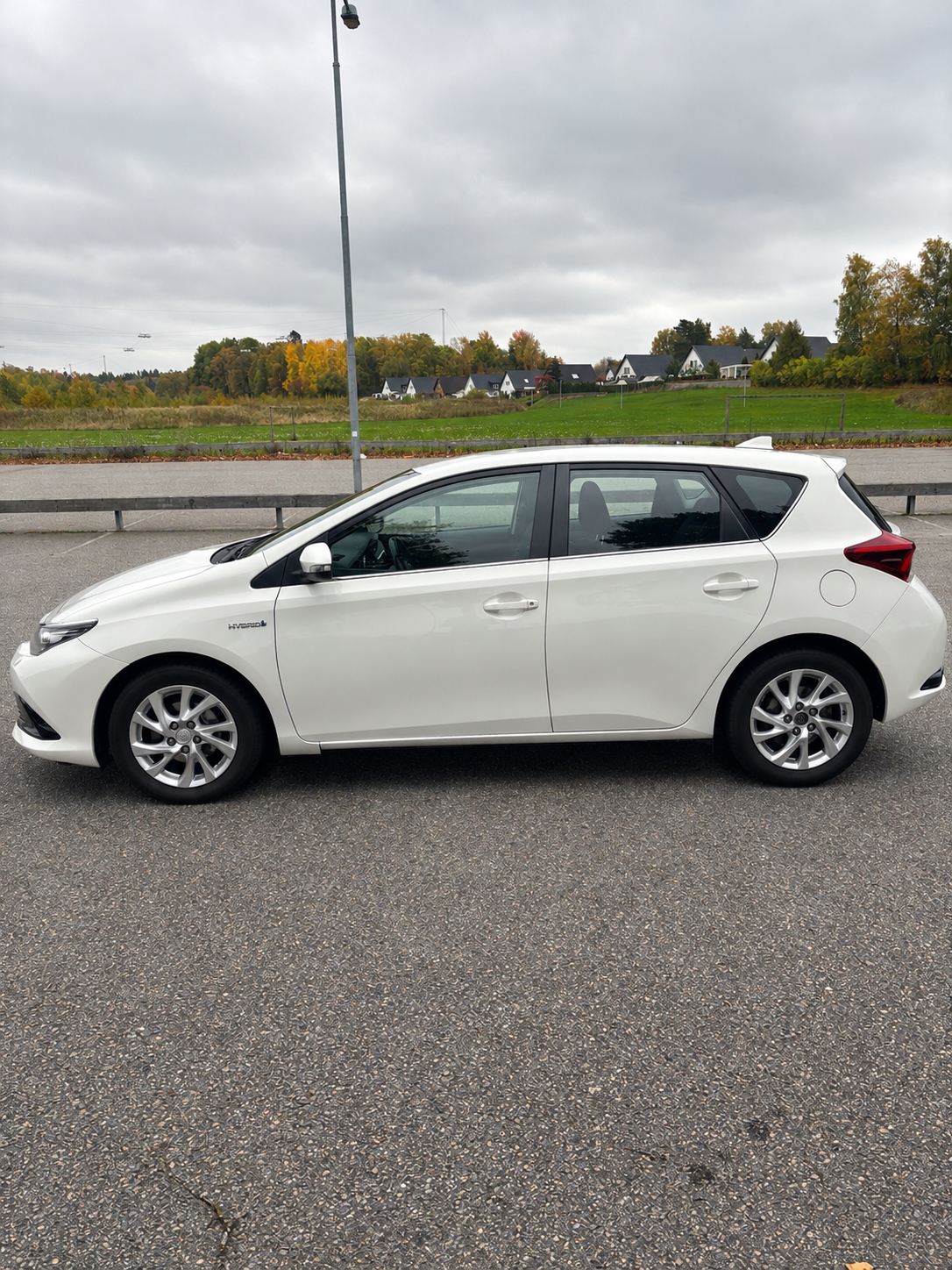 Toyota Auris Hybrid e-CVT 2016, bild 3/10