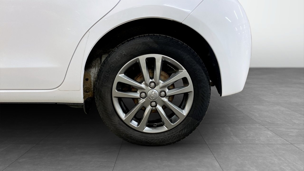 Toyota Yaris 1.33 VVT i 99hk / V-hjul 2015, bild 6/10