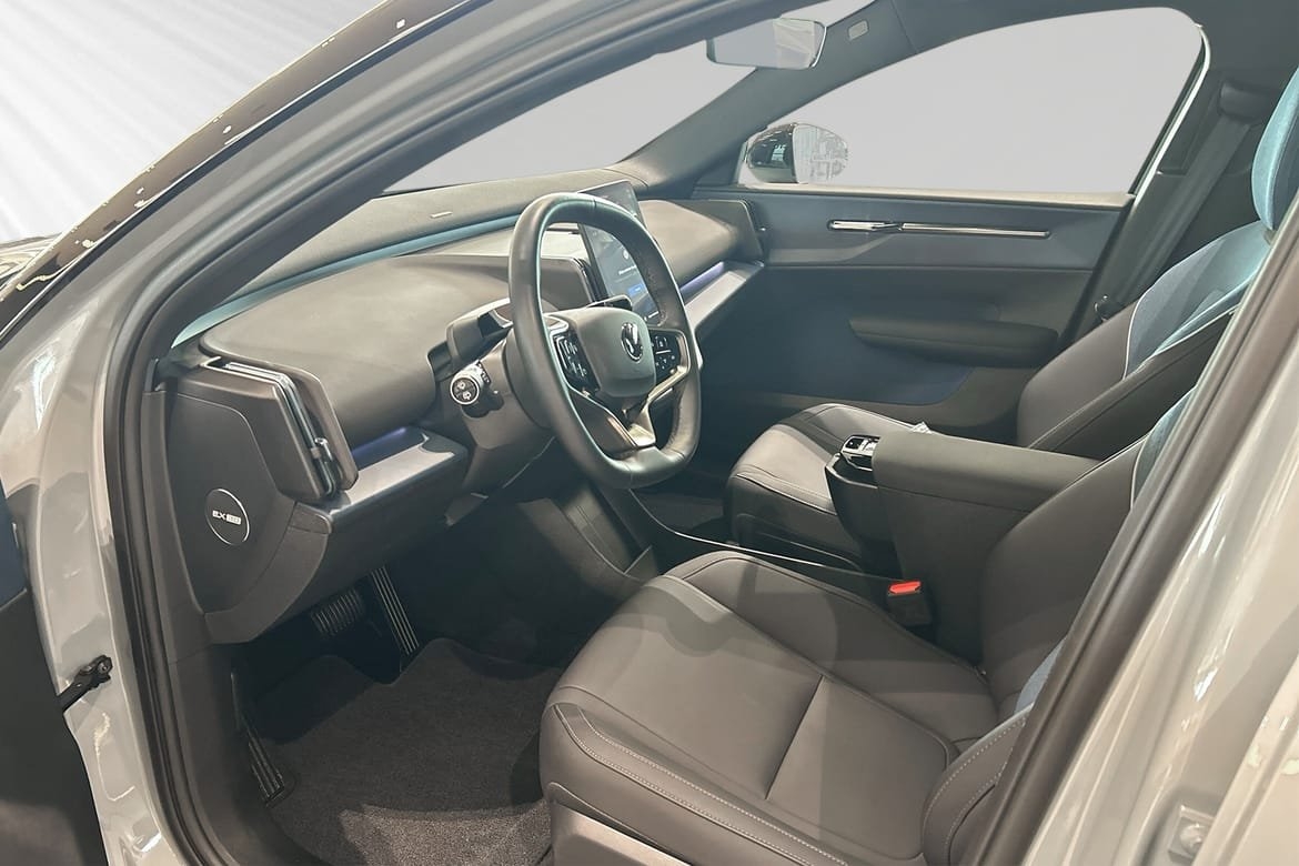 Volvo EX30 Extended Range Plus 2025, bild 7/10