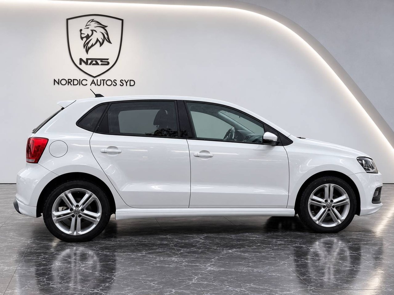 Volkswagen Polo 1.2 TSI R-Line 2013, bild 7/10