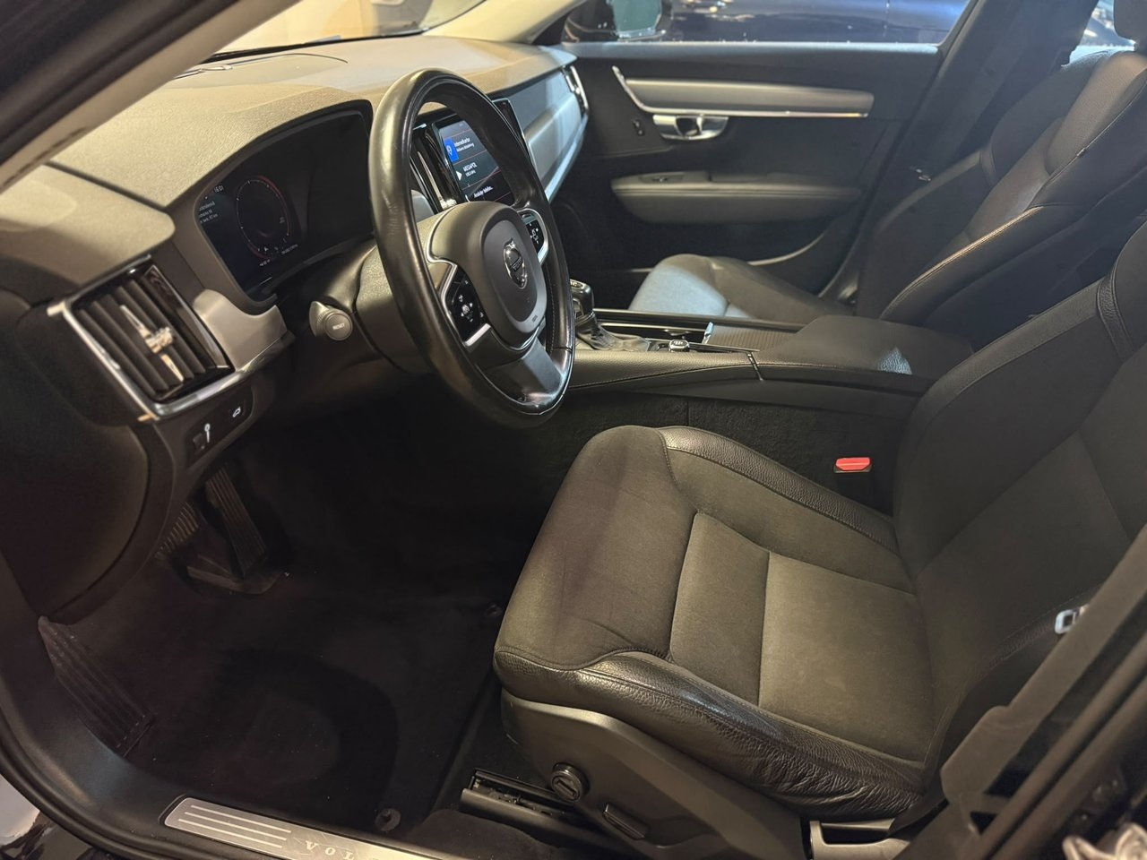 Volvo V90 D3 Momentum 2020, kuva 5/10